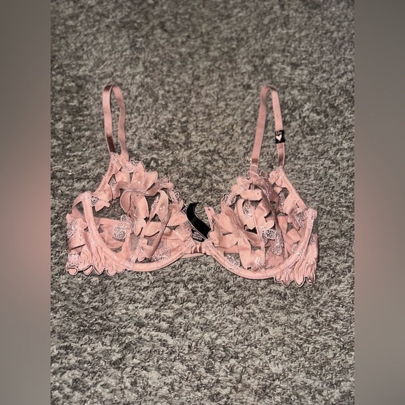 Victoria’s Secret 32D Sexy Pink Unlined Plunge Lace Floral Bra NWT - Picture 2 of 8